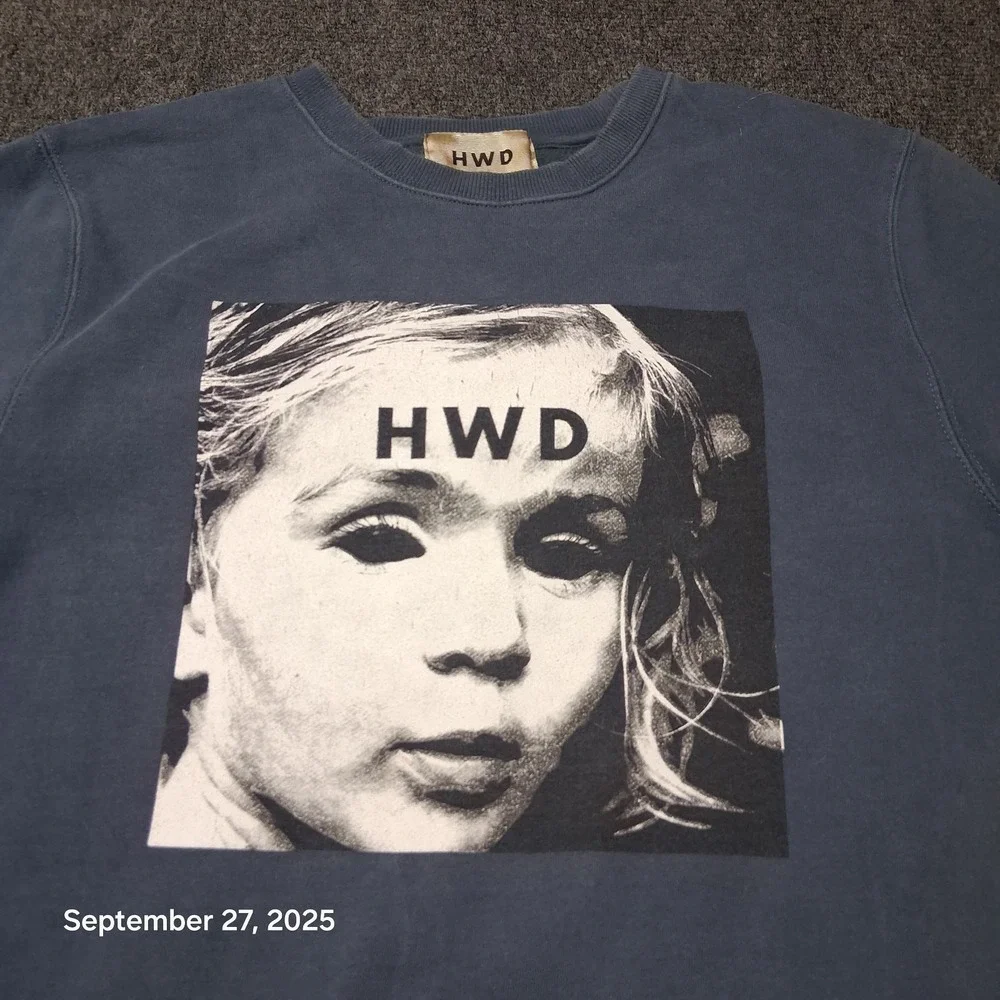 Halfway Dead Sweatshirt HWD Blue Size‎ Large Crew Neck Girl Black Eyes
